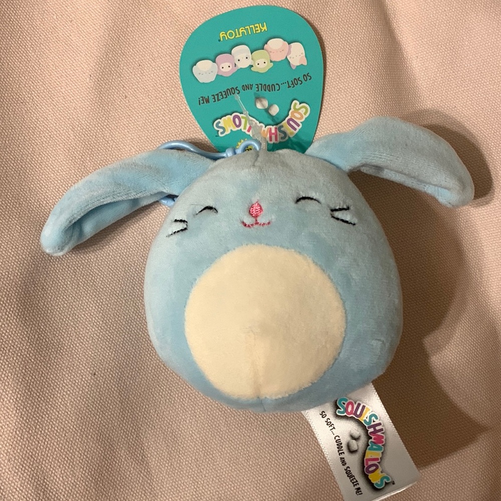 🐰 Bunny squishmallow clip on 🟥 - Picture 1 of 2